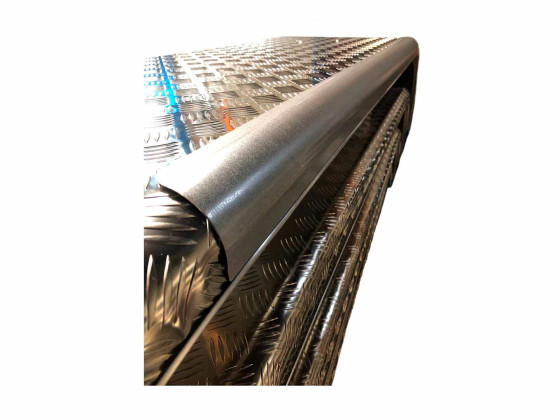 Aluminiumskärm böjd H650xD650L1400